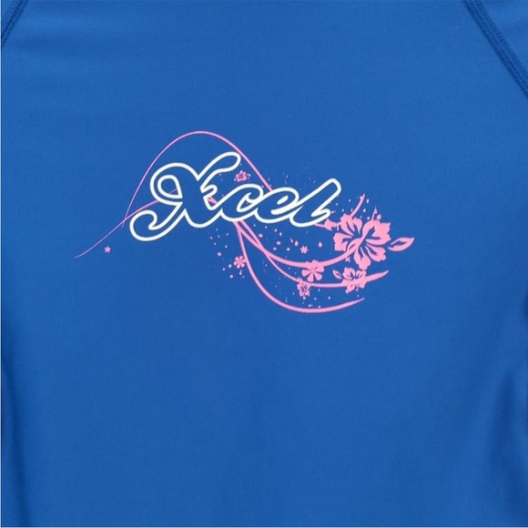🏄🏻‍♀️💦XCEL Blue Floral Rash Guard - Picture 2 of 9